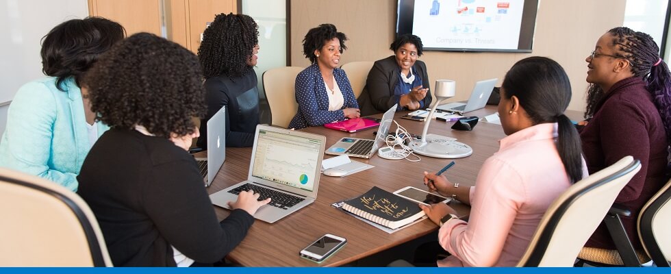 Equipe aplicando PDCA para gestão de processos